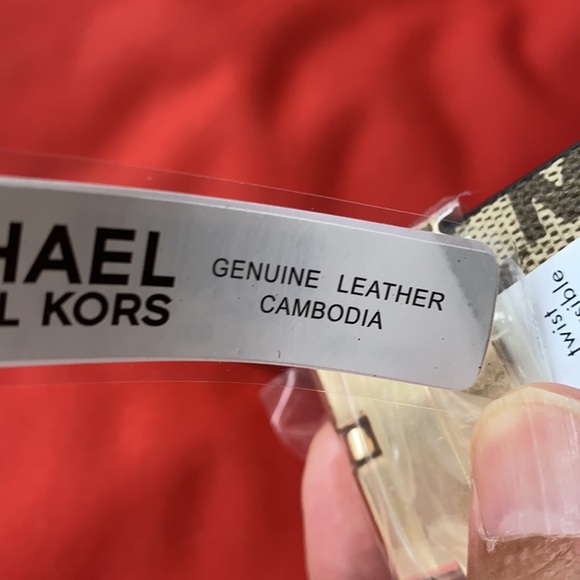 New MK Michael Kors reversible belt. large ⭐️⭐️⭐️⭐️ - Picture 5 of 17